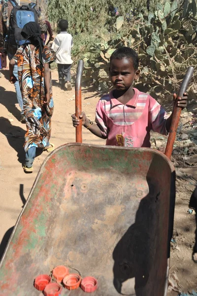 Tábor pro afrických uprchlíků a vysídlených osob na okraji Hargeysa v Somalilandu pod záštitou OSN. — Stock fotografie