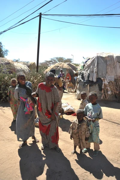 Lager für afrikanische Flüchtlinge und Vertriebene am Stadtrand von Hargeisa in Somaliland. — Stockfoto