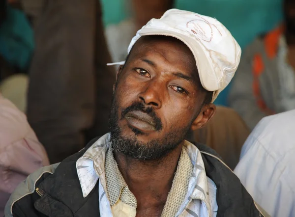 Os homens usam Khat durante uma reunião em um café . — Fotografia de Stock