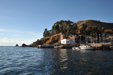 titicaca Gölü üzerinde feribot seferleri