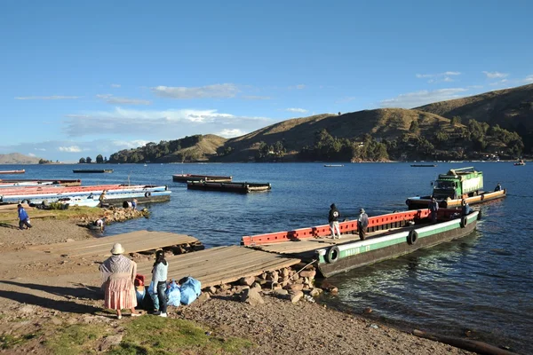 Trajekt na jezeře titicaca — Stock fotografie