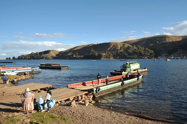 Trajekt na jezeře titicaca — Stock fotografie