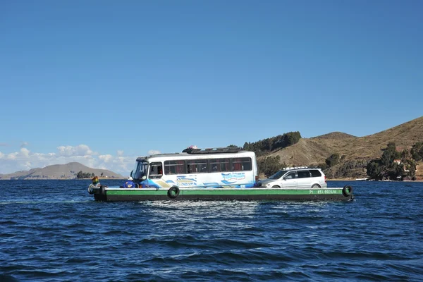 Titicaca Gölü üzerinde feribot seferleri — Stok fotoğraf