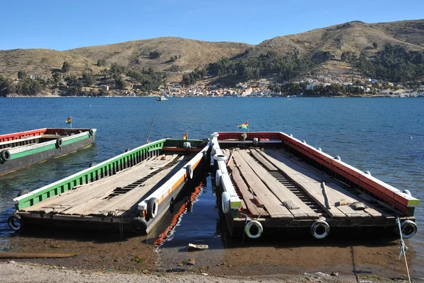 Serviço de balsa no lago Titicaca — Fotografia de Stock