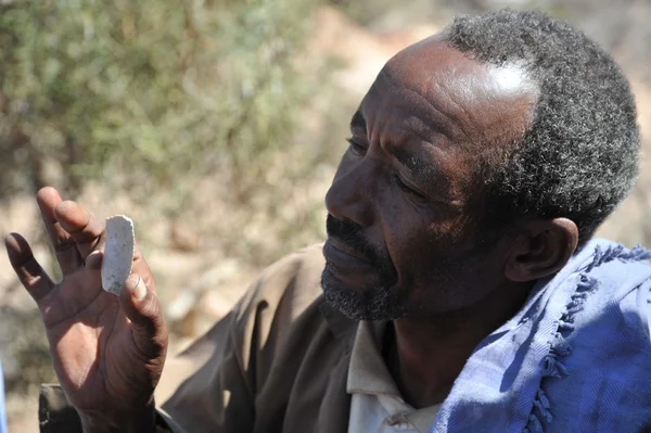 Somalische mannen in het complex van grotten — Stockfoto