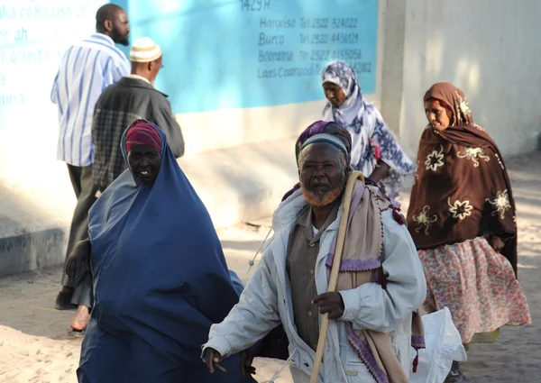 Сомалийцы на улицах города Харгейса . — стоковое фото