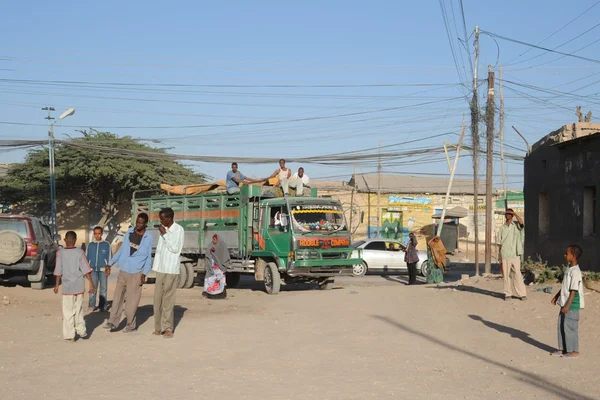Somalier på gatorna i staden av hargeysa. — Stockfoto