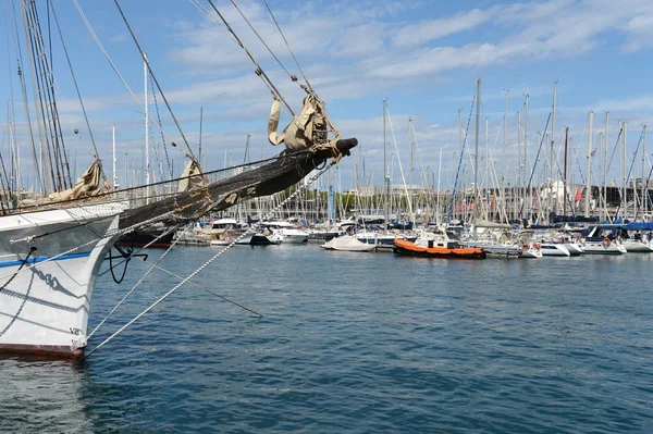 De oudste en grootste haven van de stad barcelona — Stockfoto