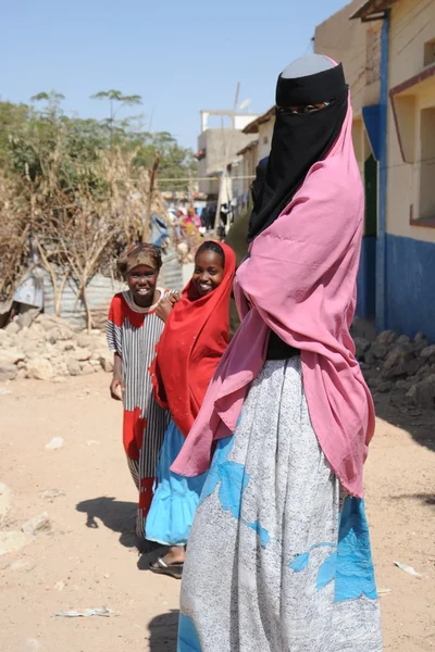 Somalis in the streets of the city of Hargeysa. — Stock Photo, Image