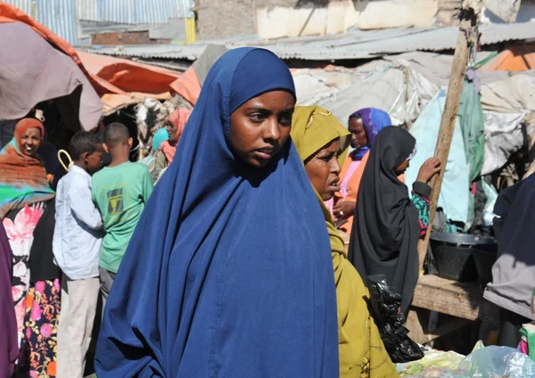 Somalíes en las calles de la ciudad de Hargeysa . — Foto de Stock