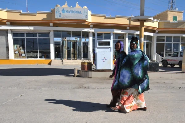 Somalis in the streets of the city of Hargeysa. — Stock Photo, Image