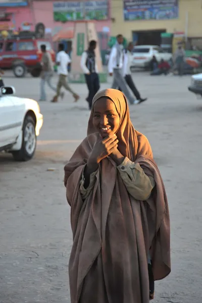 Somalis in the streets of the city of Hargeysa. — Stock Photo, Image