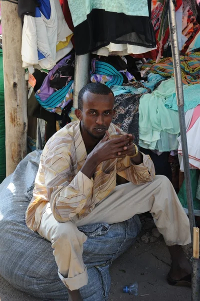 Trading on a city street in Somalia — Stock Photo, Image