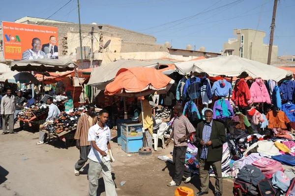 Trading sur une rue de la ville en Somalie — Photo