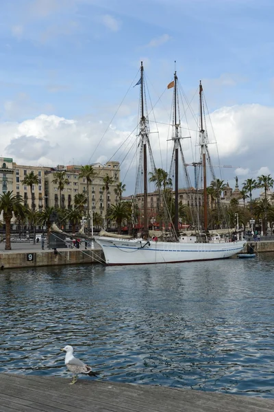 El puerto más antiguo y más grande de la ciudad Barcelona — Foto de Stock
