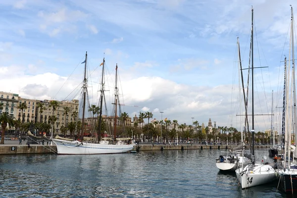 De oudste en grootste haven van de stad barcelona — Stockfoto
