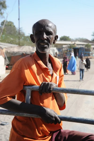 Somalis in the streets of the city of Hargeysa. — Stock Photo, Image