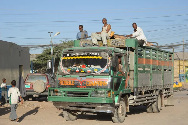 Somalíes en las calles de la ciudad de Hargeysa . — Foto de Stock