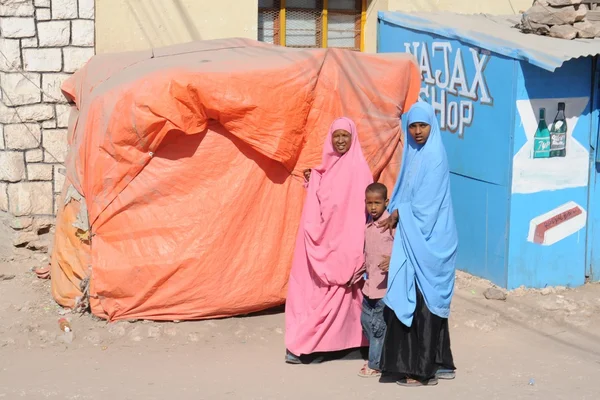 Somalis nas ruas da cidade de Hargeysa . — Fotografia de Stock