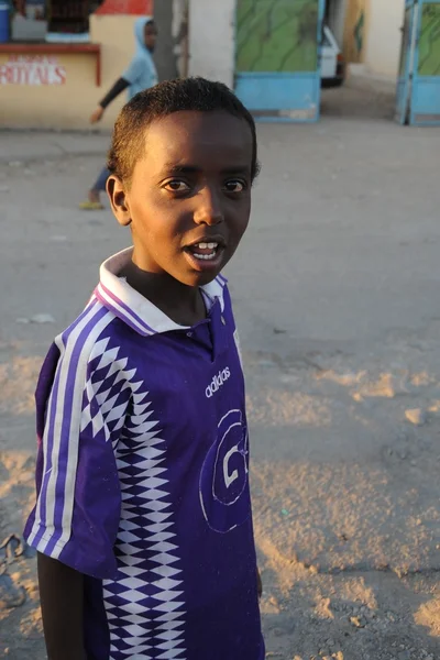 Somalis in the streets of the city of Hargeysa. — Stock Photo, Image