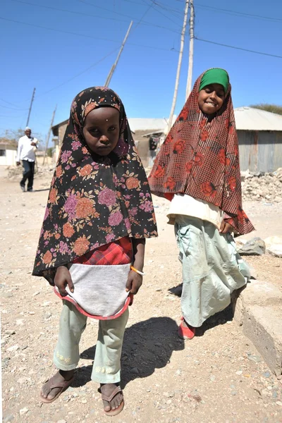 Somalier på gatorna i staden av borama. — Stockfoto