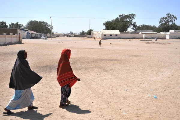 Tanımlanamayan Somalilerle sıkı berbera şehir sokaklarında — Stok fotoğraf