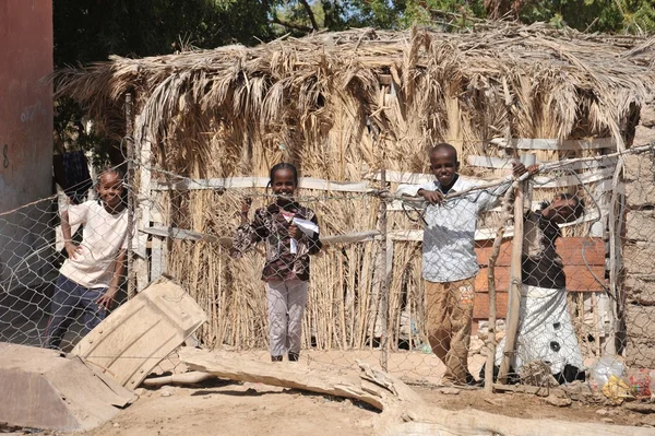 Niet-geïdentificeerde Somaliërs in de straten van de stad van berbera — Stockfoto