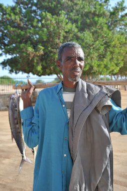 Tanımlanamayan Somalilerle sıkı berbera şehir sokaklarında