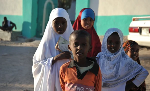 Somalier på gatorna i staden av hargeysa. — Stockfoto