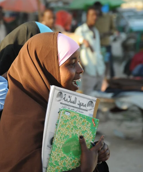 Somalis nas ruas da cidade de Hargeysa . — Fotografia de Stock