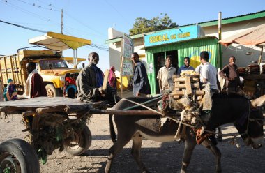 Somalilerle sıkı hargeysa şehir sokaklarında.