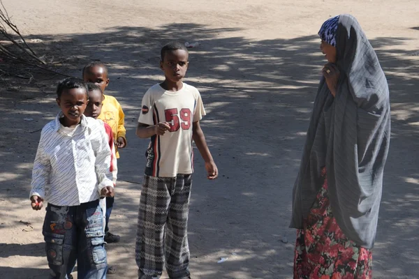 Somalis nas ruas da cidade de Hargeysa . — Fotografia de Stock