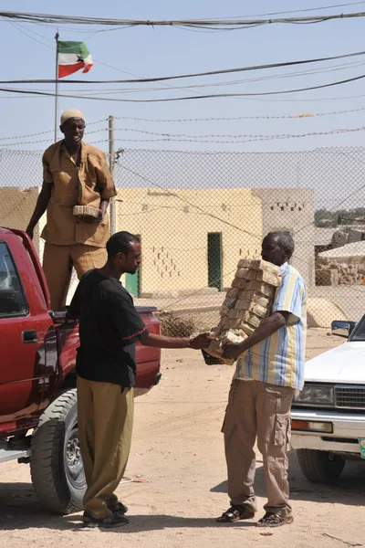Unloading at the port of Berbera money — Stock Photo, Image