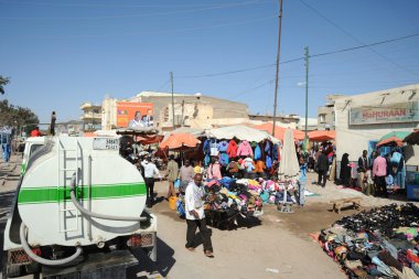 Somalilerle sıkı hargeysa şehir sokaklarında.