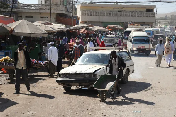 Somaliërs in de straten van de stad van hargeysa. — Stockfoto