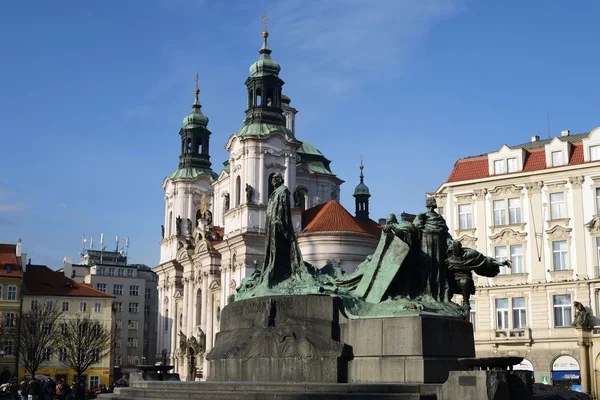 Mémorial Jan Hus sur la place de la Vieille Ville, vue sur Stare Mesto, Prague, République Tchèque — Photo