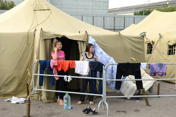 A lakóhelyüket elhagyni kényszerült személyek ideiglenes tábor — Stock Fotó