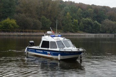 su polis devriye botu Moskova Nehri üzerinde