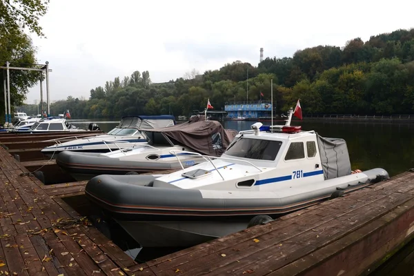 Su polis devriye botu Moskova Nehri üzerinde — Stok fotoğraf