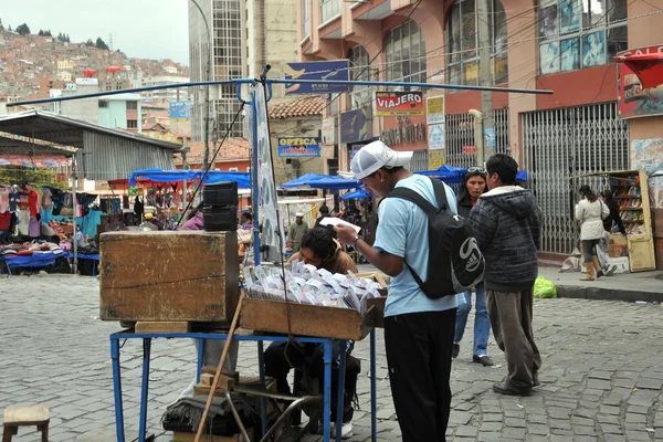 Folket på gatorna i la paz stad. — Stockfoto
