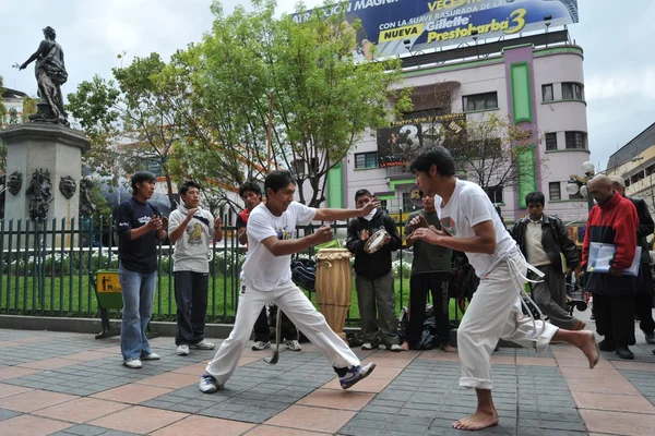 Capoeira-Demonstration in den Straßen von la Paz. — Stockfoto