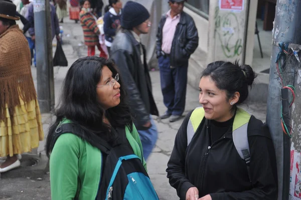 Kobiety na ulicy la Paz. — Zdjęcie stockowe