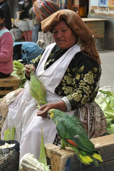 ラパスの路上販売の女性. — ストック写真