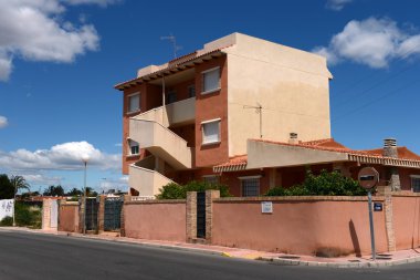 torrevieja içinde konut kompleksi