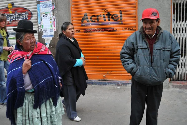 Die Menschen auf den Straßen der Stadt la Paz. — Stockfoto