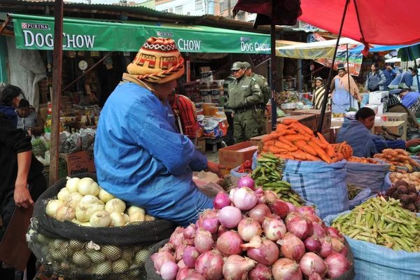 Nők az utcán a la paz értékesítés. — Stock Fotó