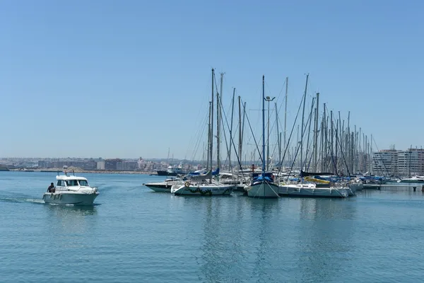 Im Seehafen torrevieja. — Stockfoto