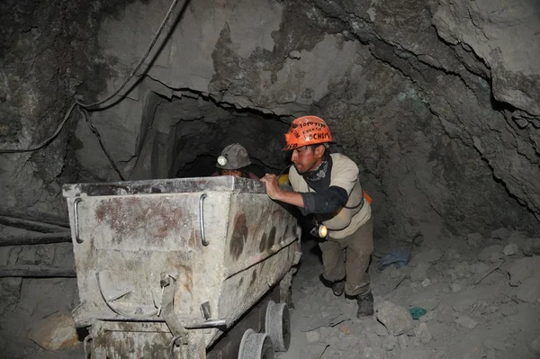 Producción de plata en la mina . — Foto de Stock