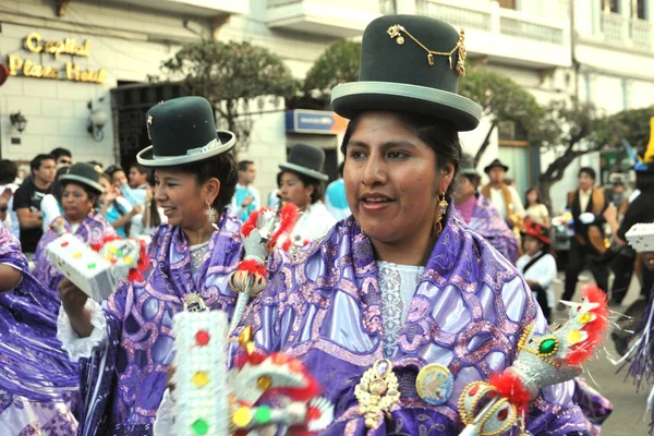 Los habitantes de la ciudad durante el carnaval en honor a la virgen de Guadalupe . — Foto de Stock