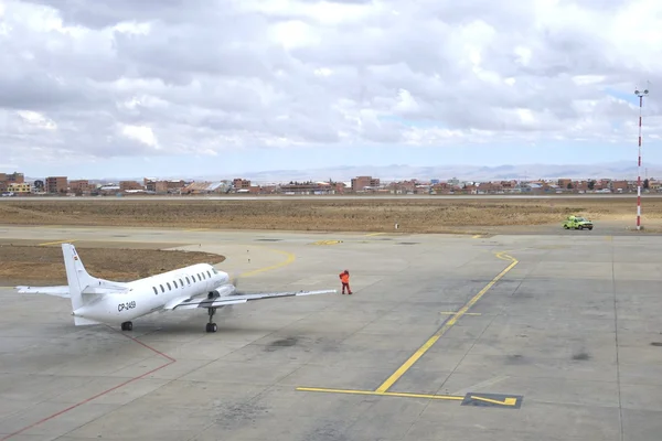 Aircraft at the airport of La Paz. — Stock Photo, Image